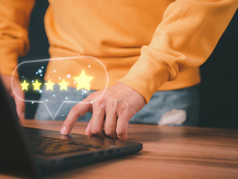 Person giving 5 start review